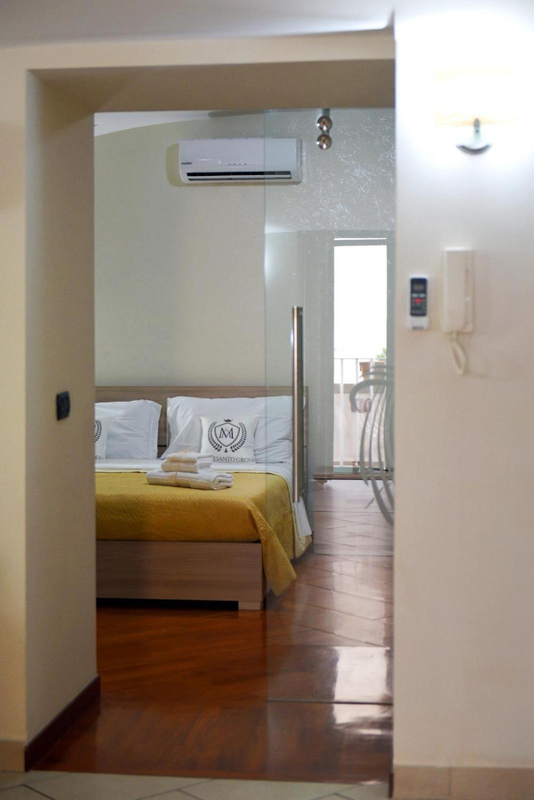 Montesantogroup Apartments Наполи Стая снимка
